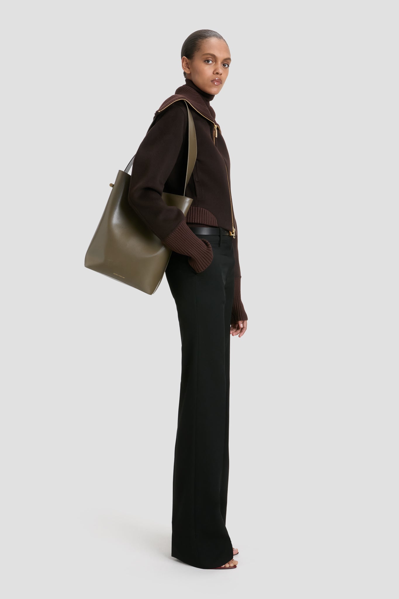 Dia Bucket Bag In Khaki Leather