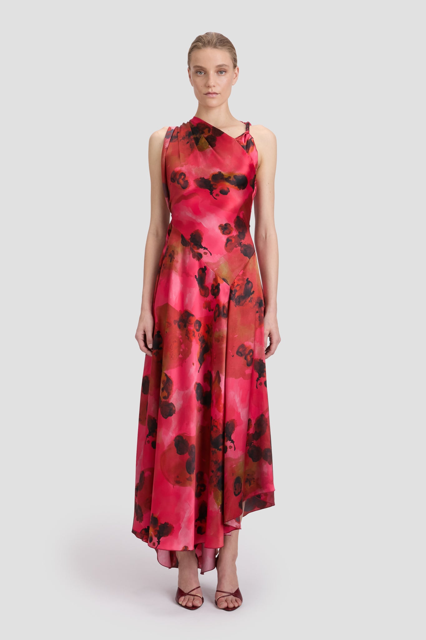 ワンピース Victoria Beckham Floral printed dress Victoria Beckham Floral Midi Dress | Black | FARFETCH