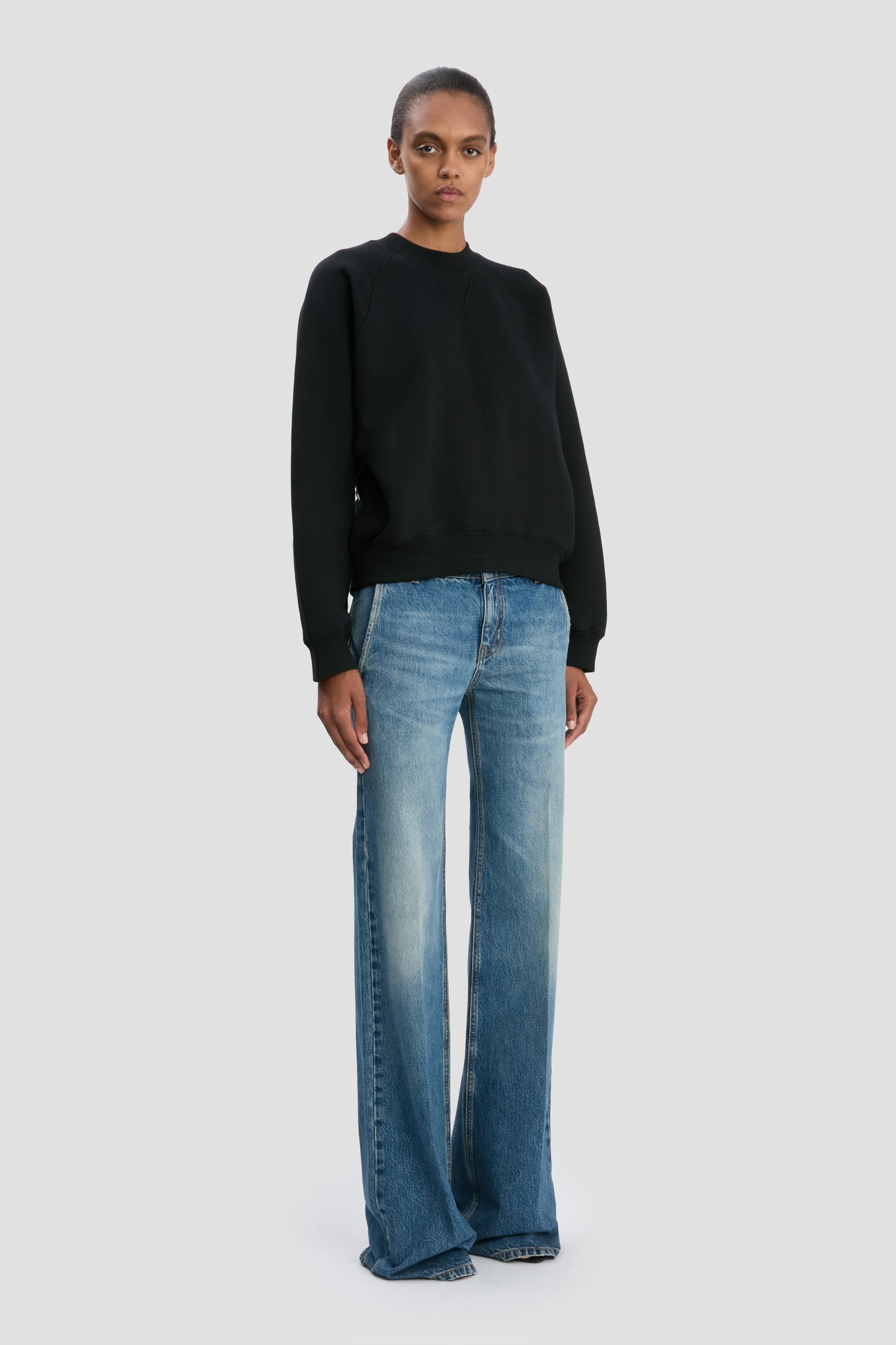 Crew Neck Raglan Sweatshirt In Black