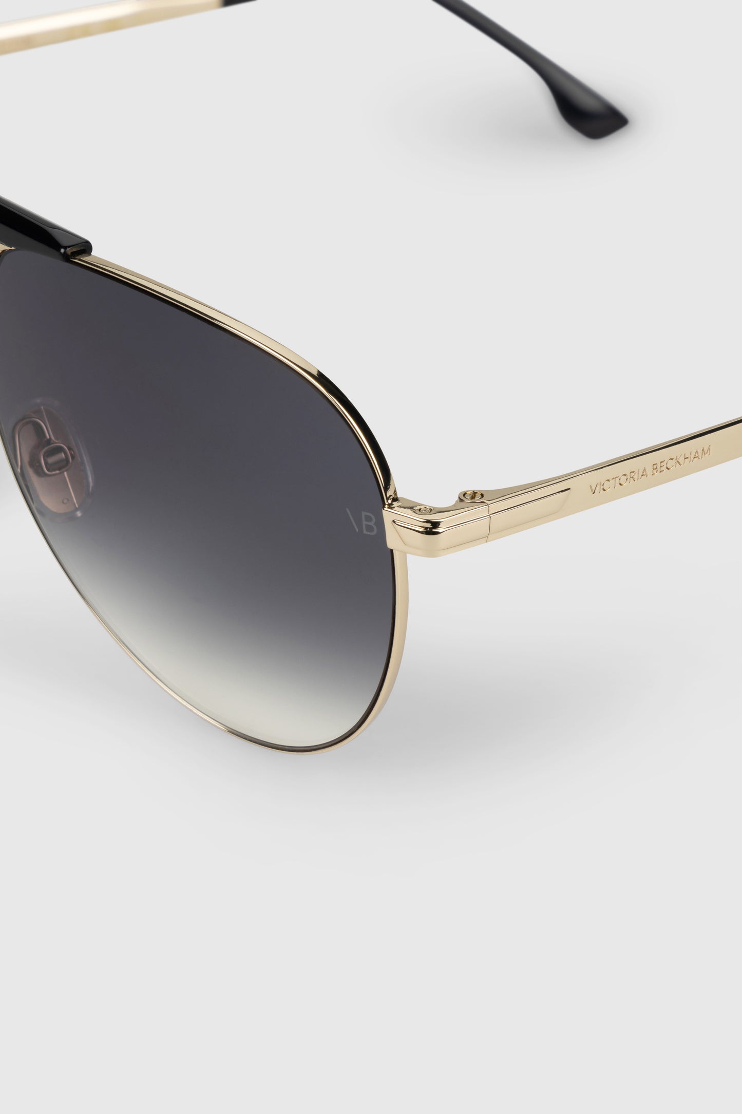 Oversized Metal And Acetate Pilot Frame In Gold Black