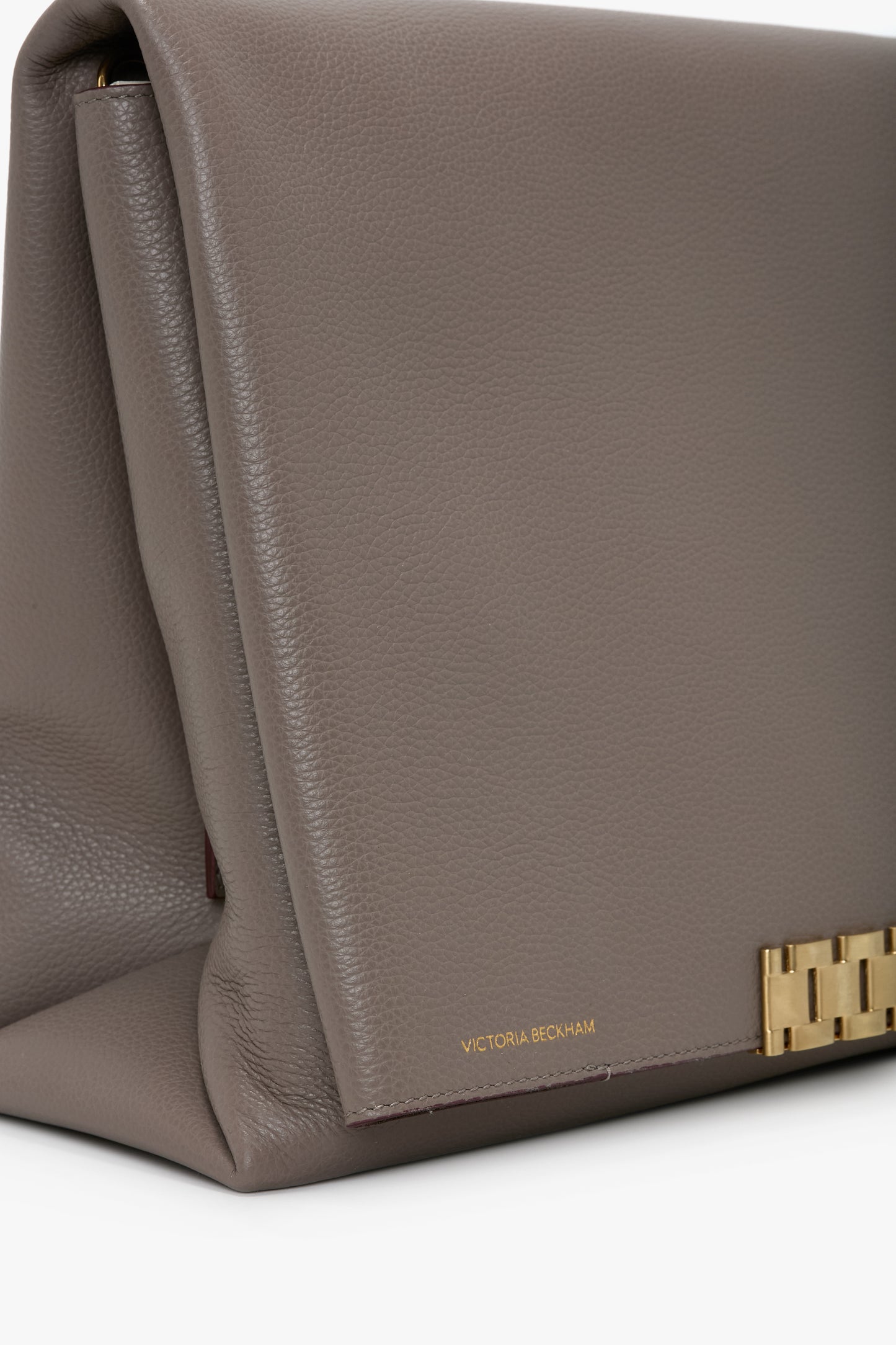Jumbo Chain Pouch In Taupe Leather