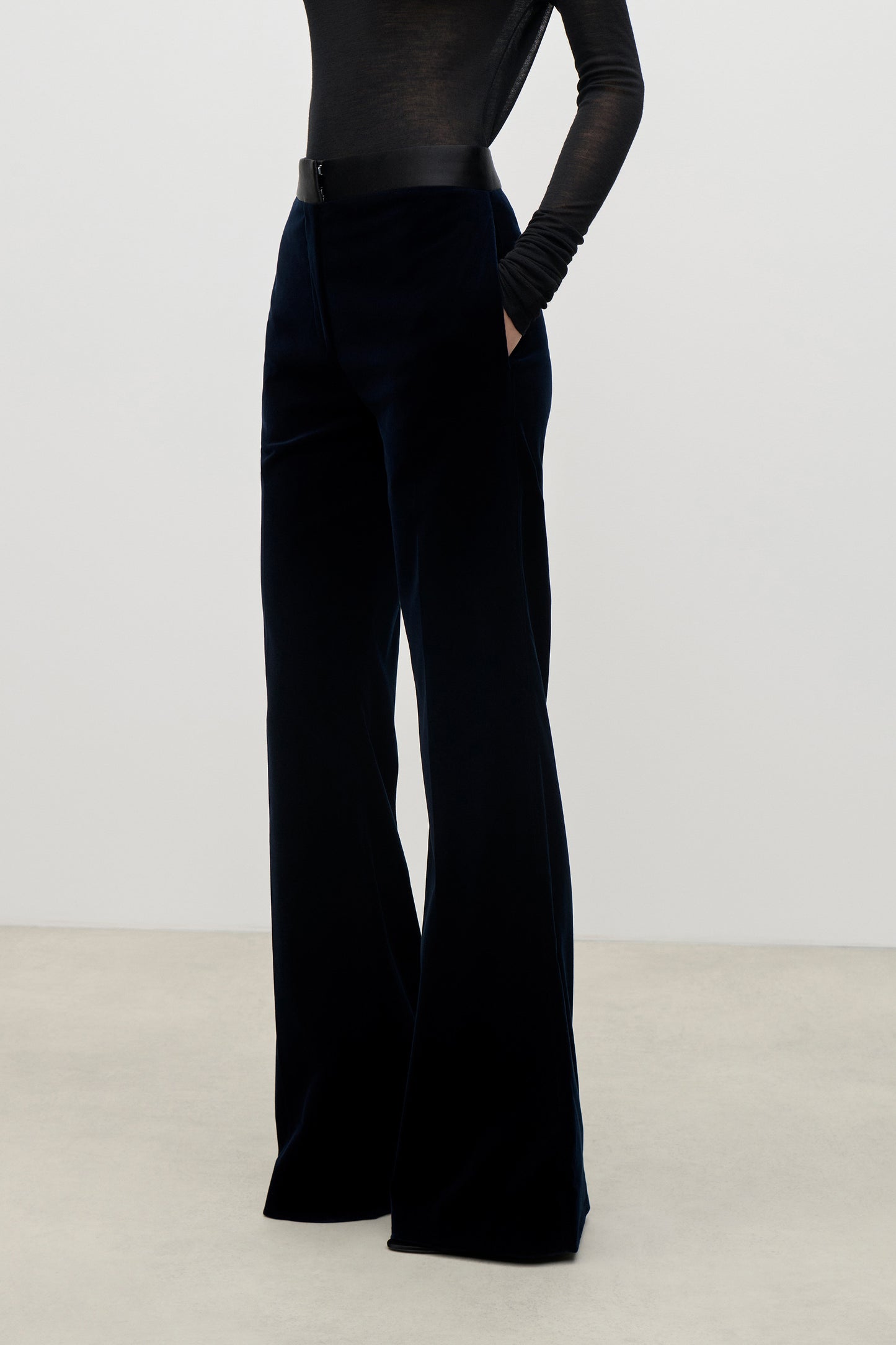 Alina Trouser In Midnight Velvet