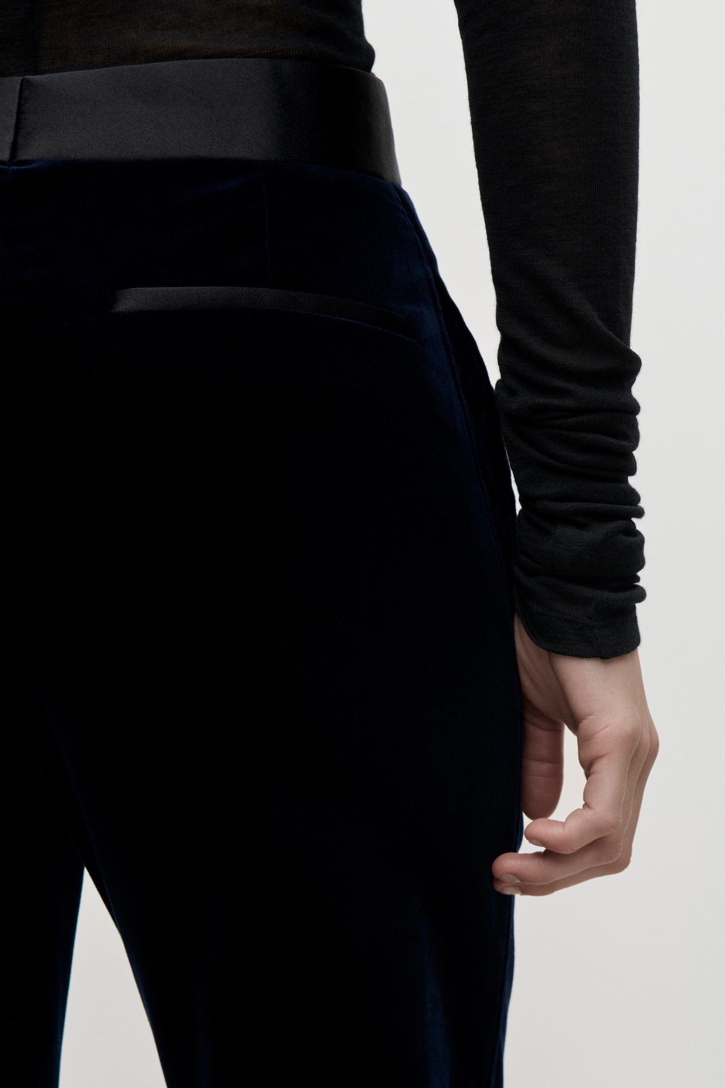 Alina Trouser In Midnight Velvet