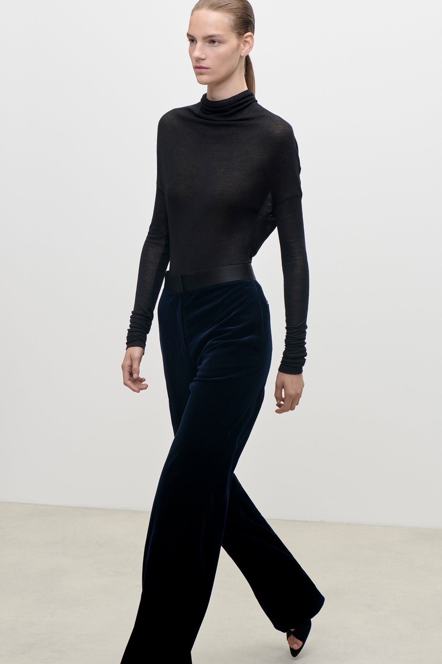 Alina Trouser In Midnight Velvet