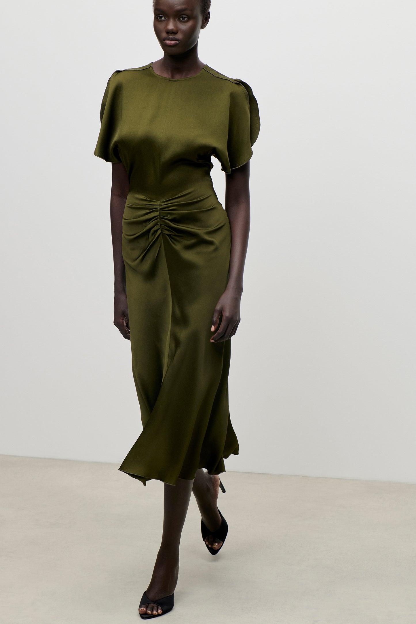 Bela Midi Dress In Green