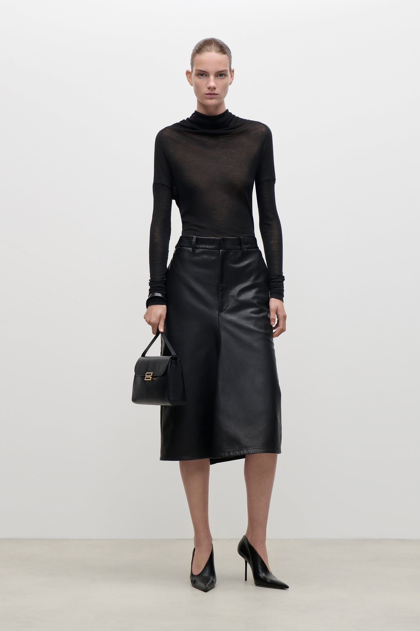 Kick Detail Leather Skirt In Black
