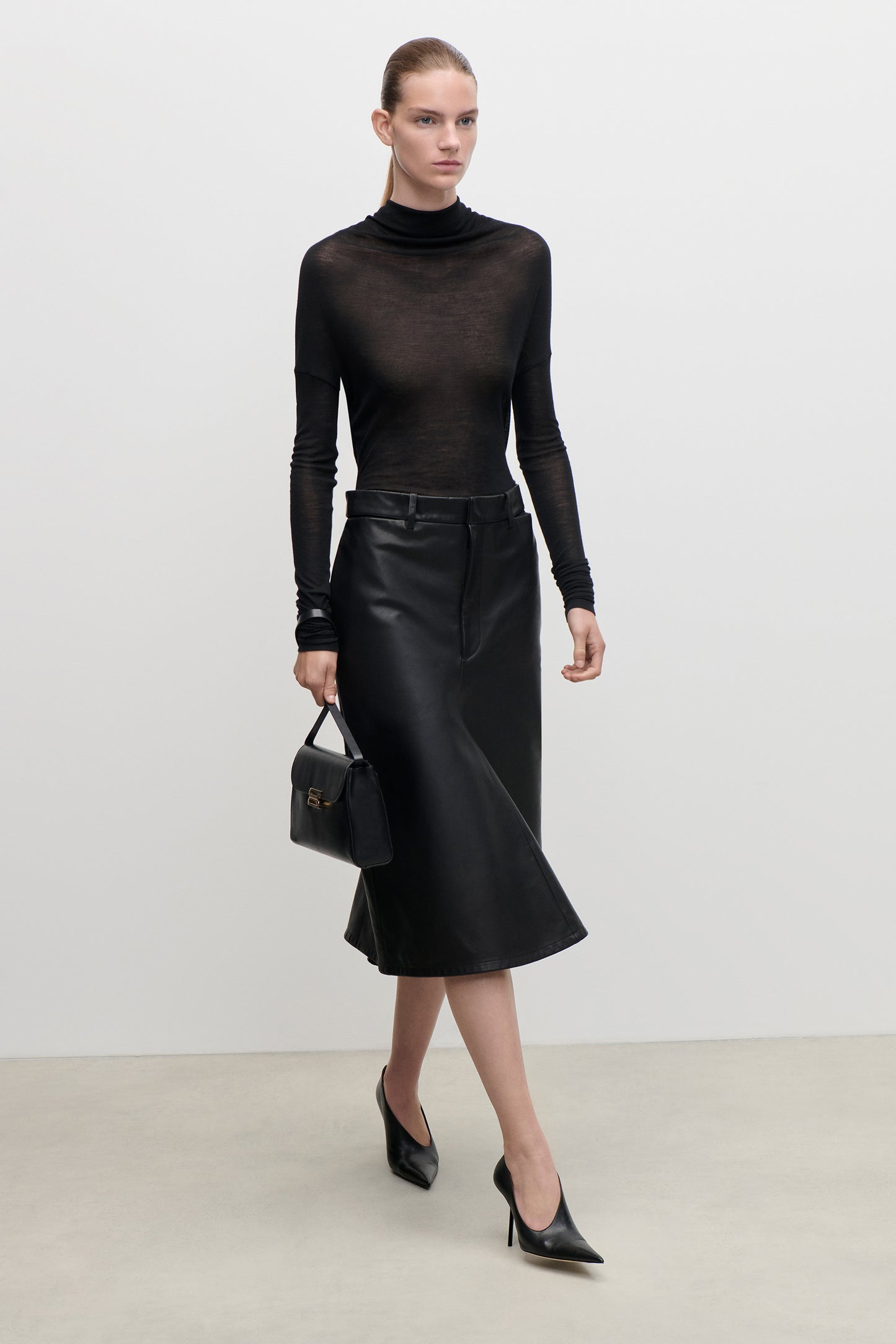 Kick Detail Leather Skirt In Black