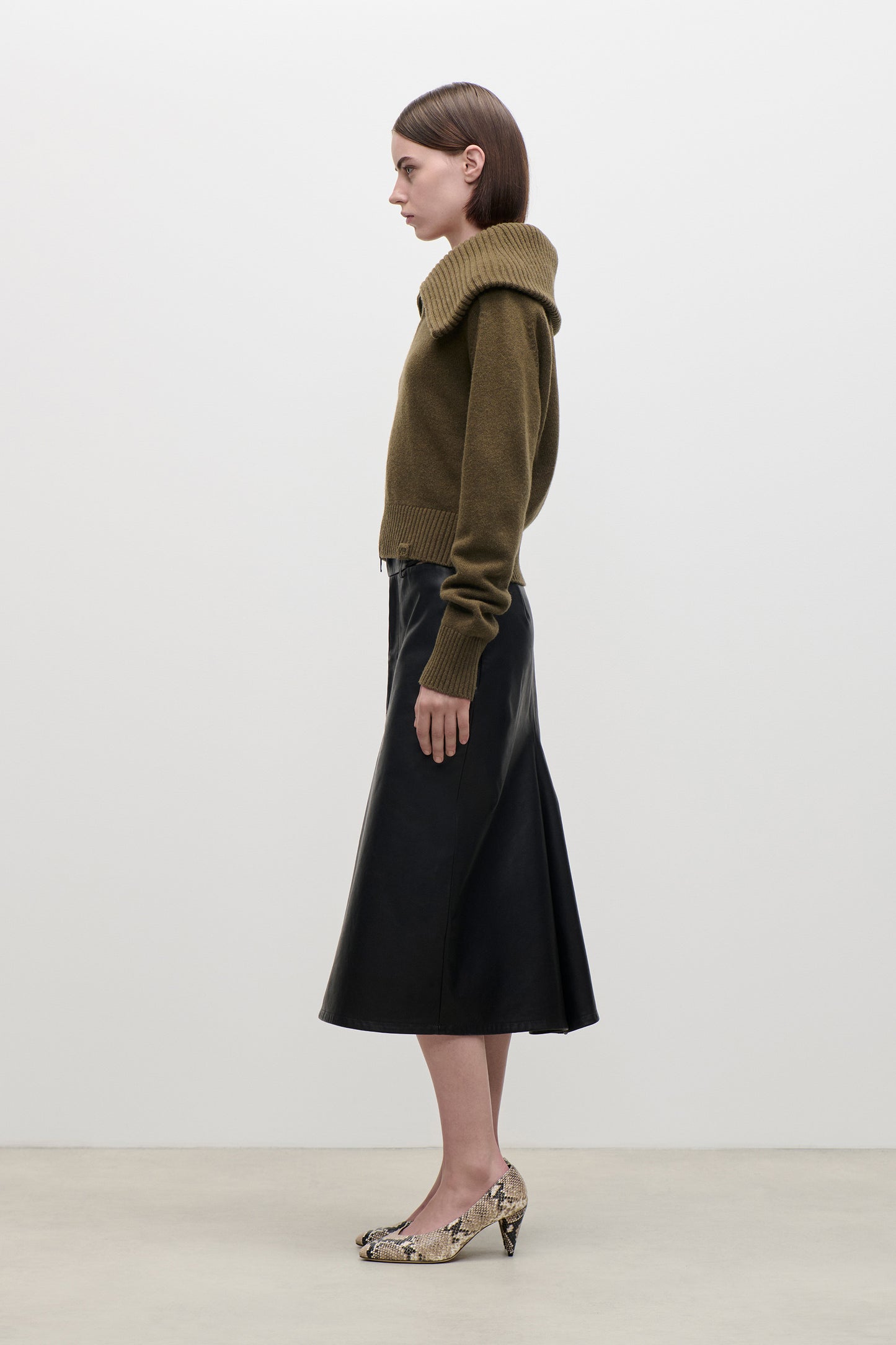 Wide Collar Zip Jumper In Green