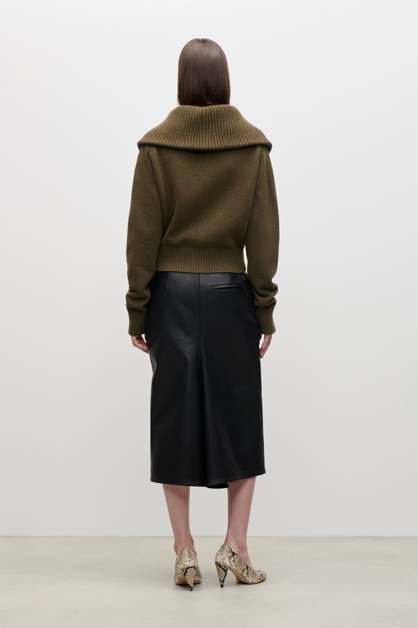Wide Collar Zip Jumper In Green