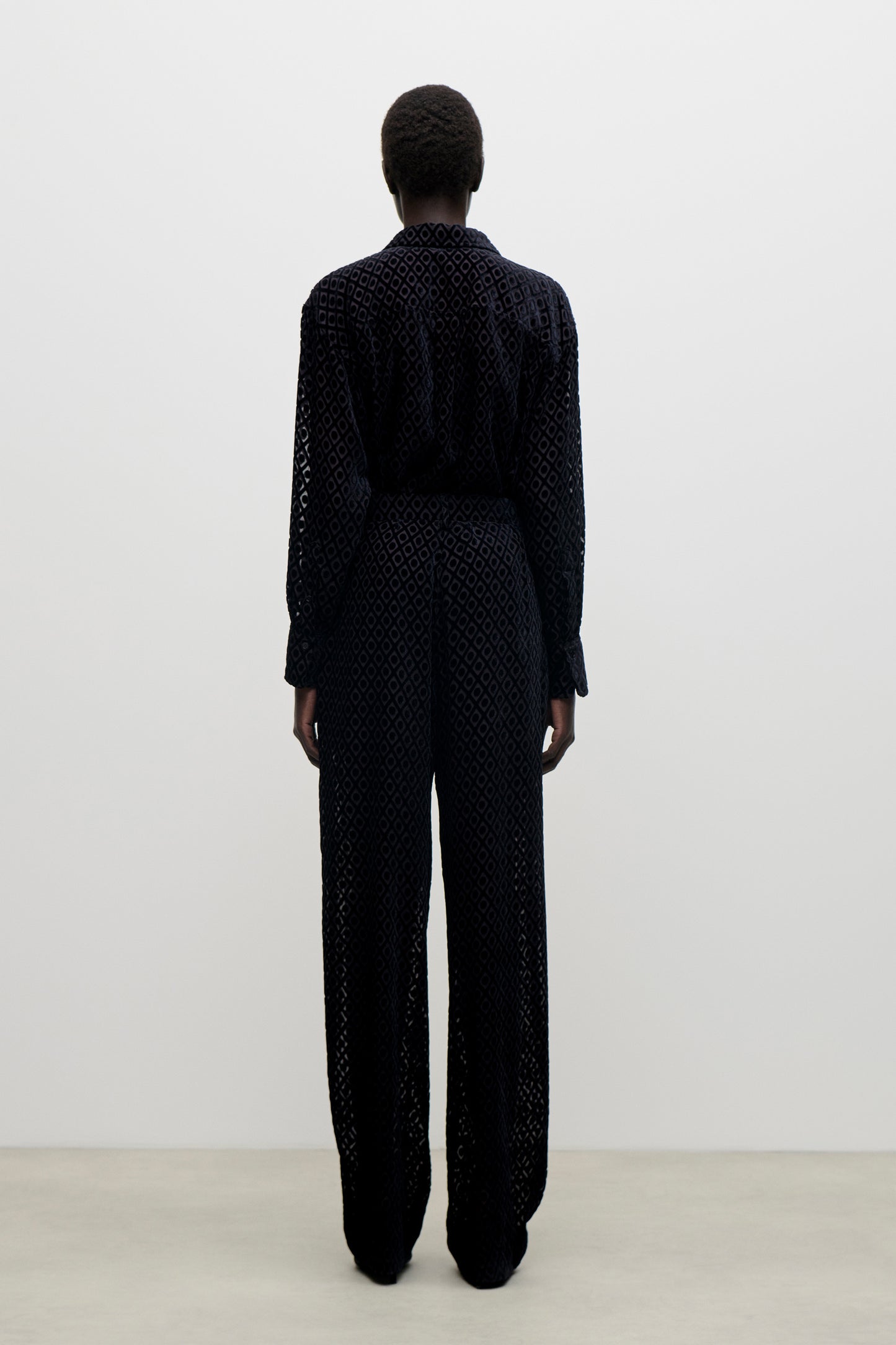 Relaxed Curved Leg Trouser In Black