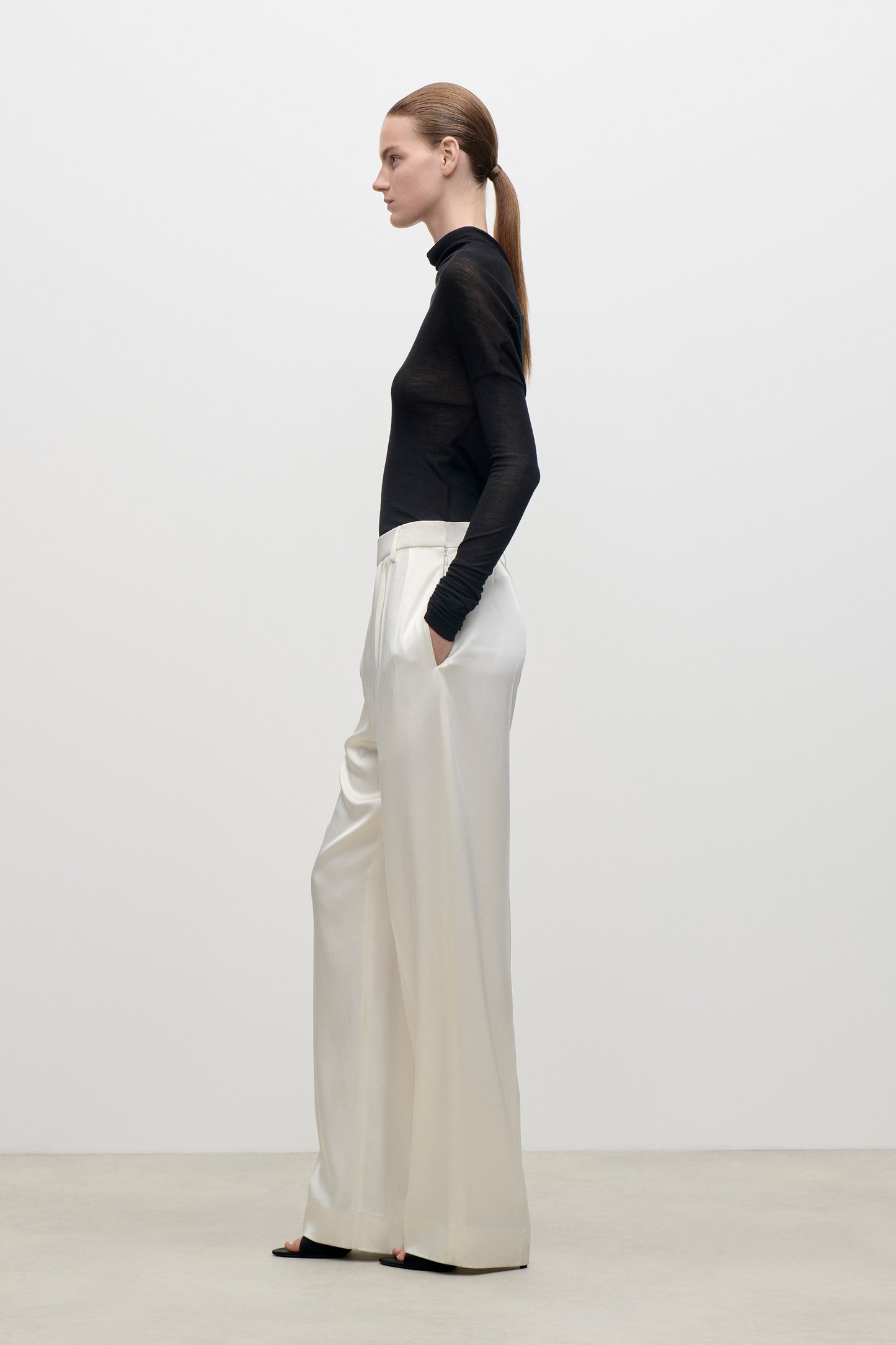 Relaxed Curved Leg Trouser In Ivory