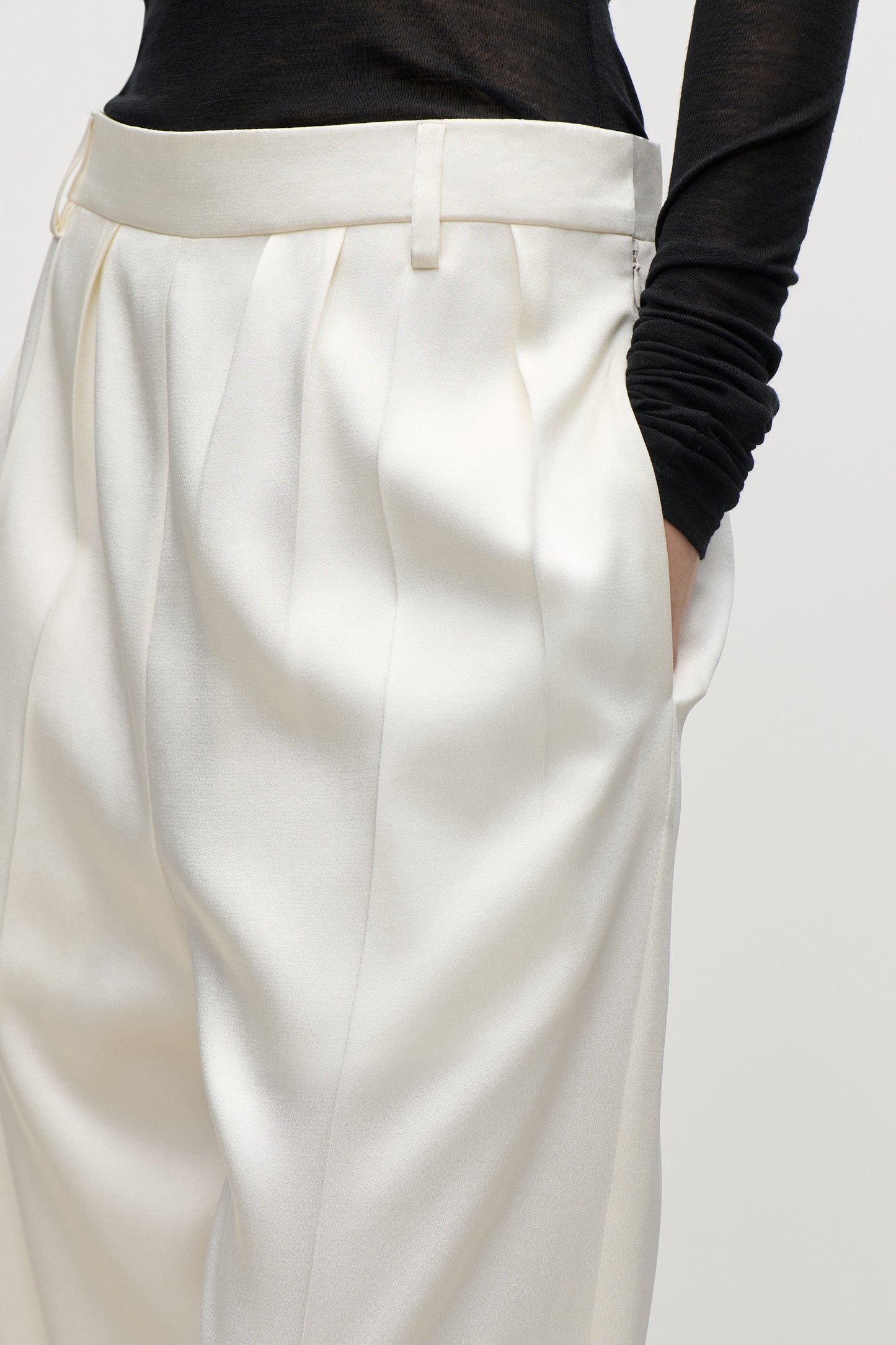 Relaxed Curved Leg Trouser In Ivory
