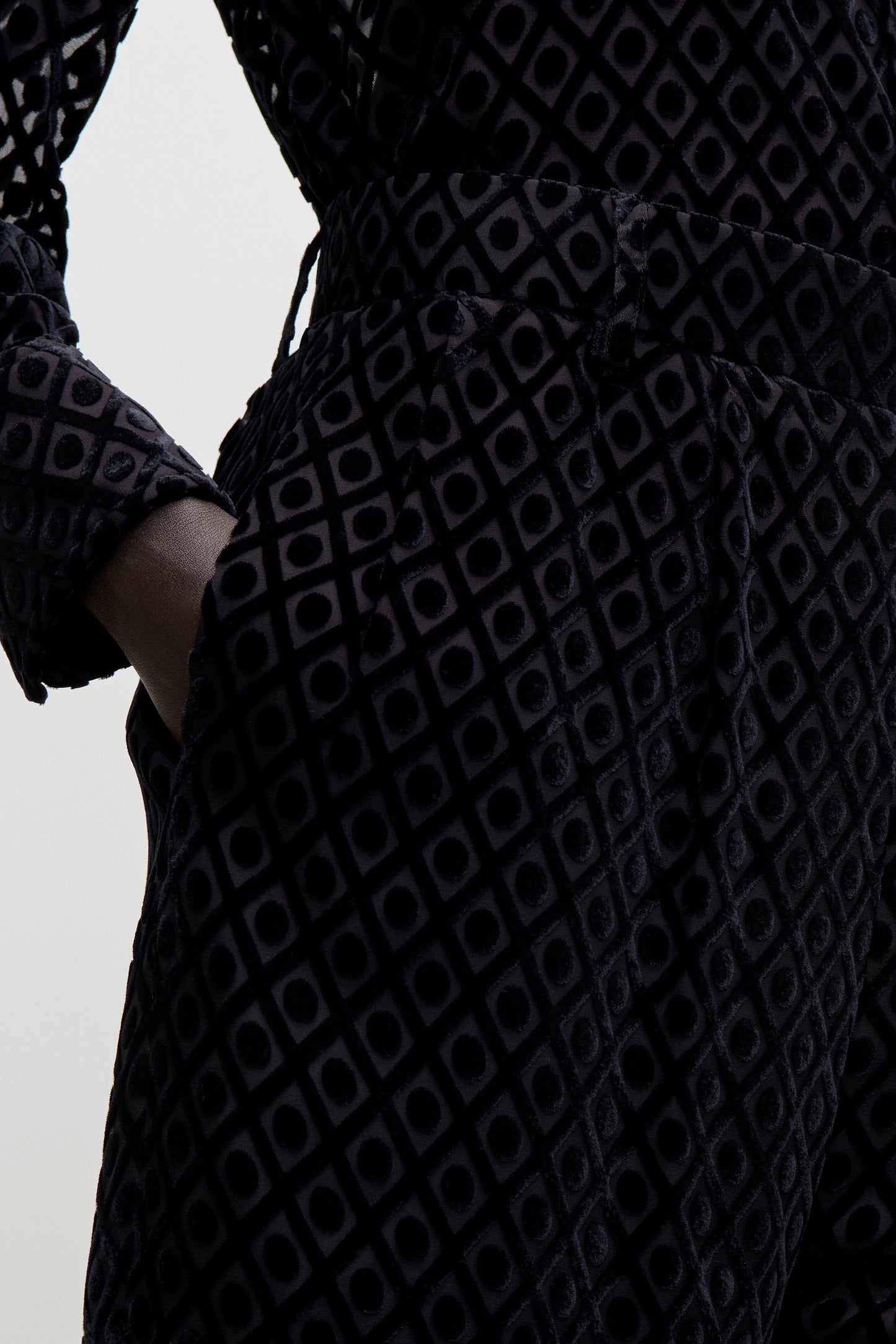 Relaxed Curved Leg Trouser In Black