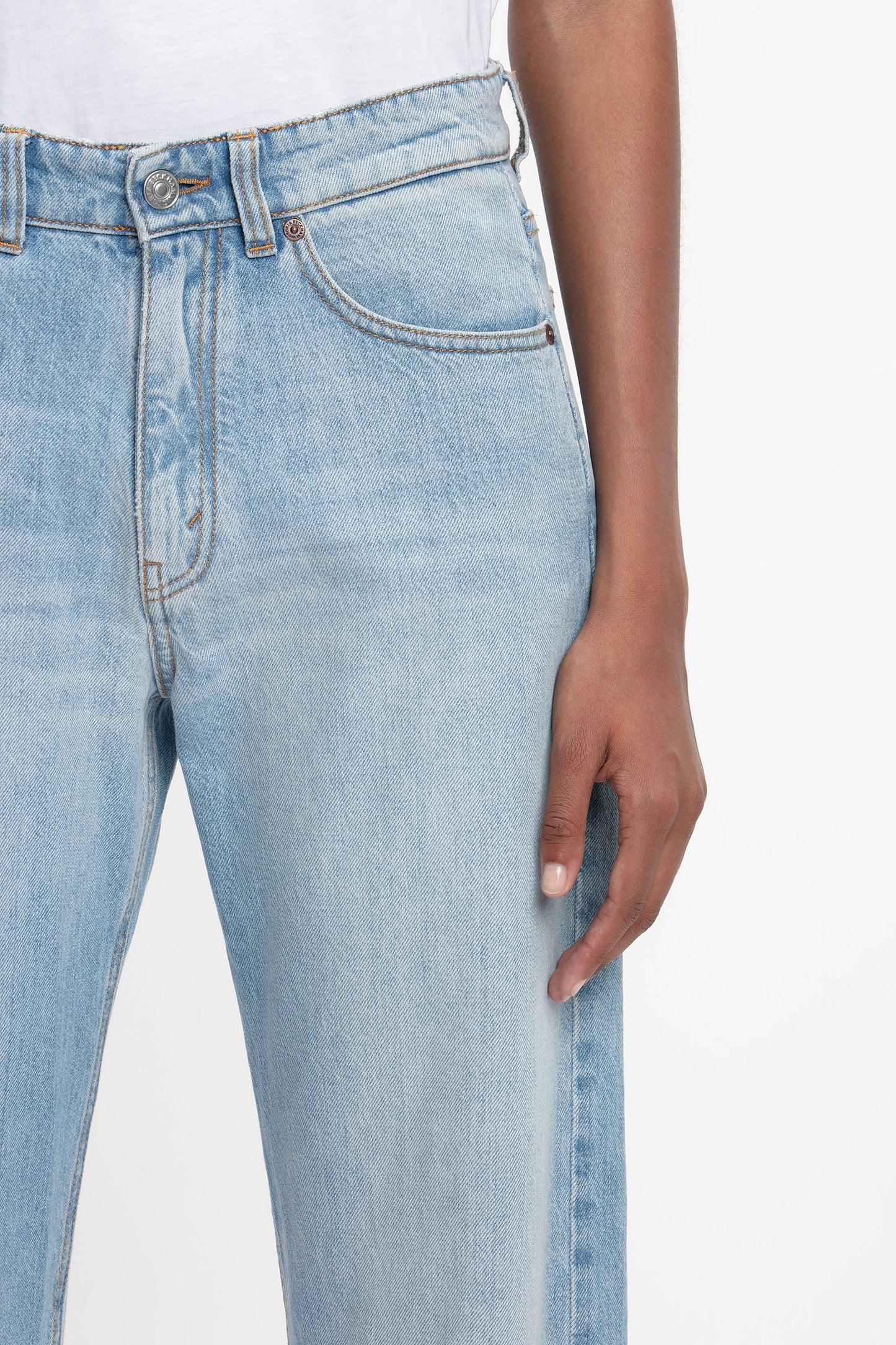 Bernie Relaxed Jean In Light Blue Wash