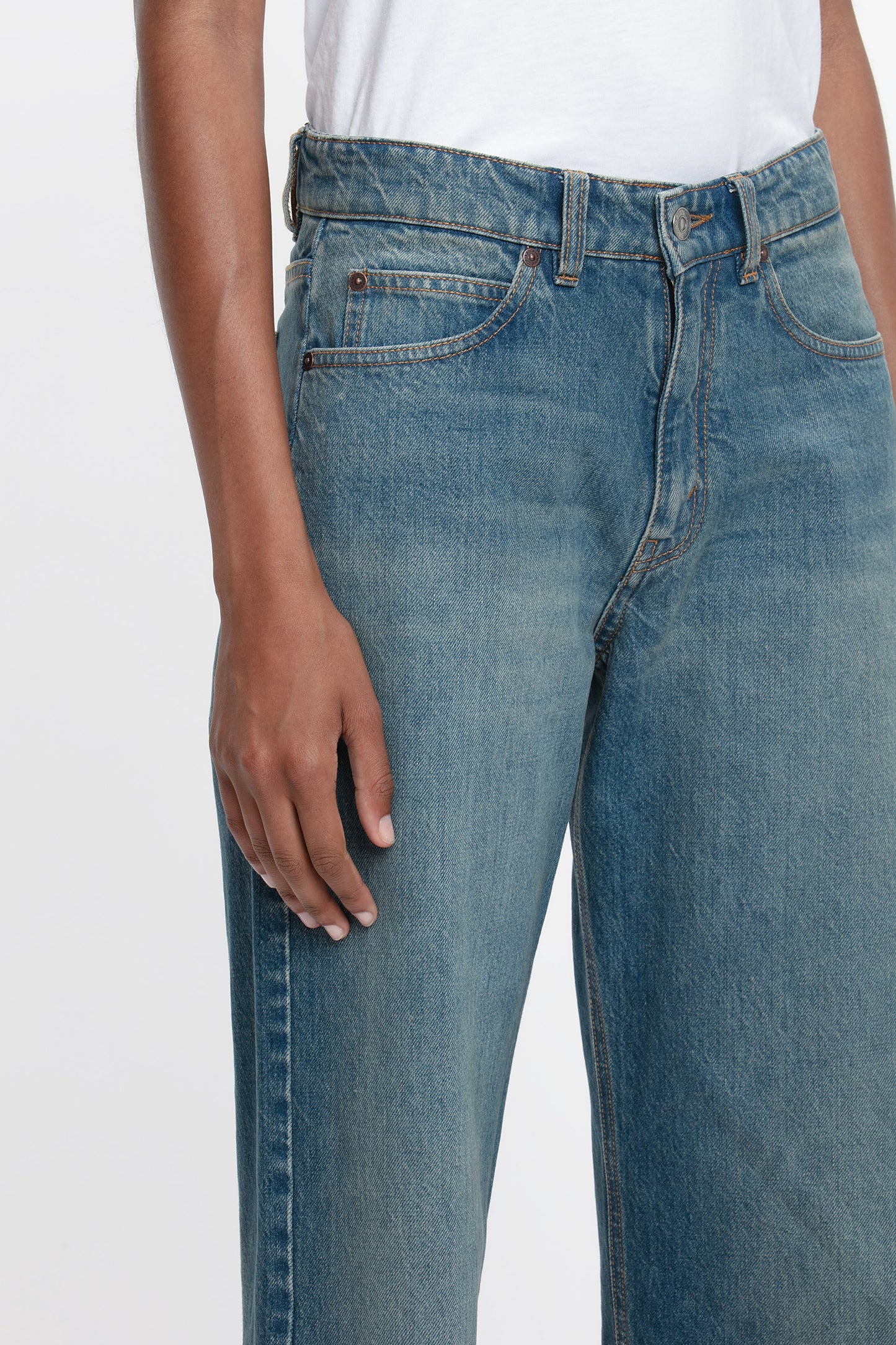 Bernie Relaxed Jean In Mid Blue