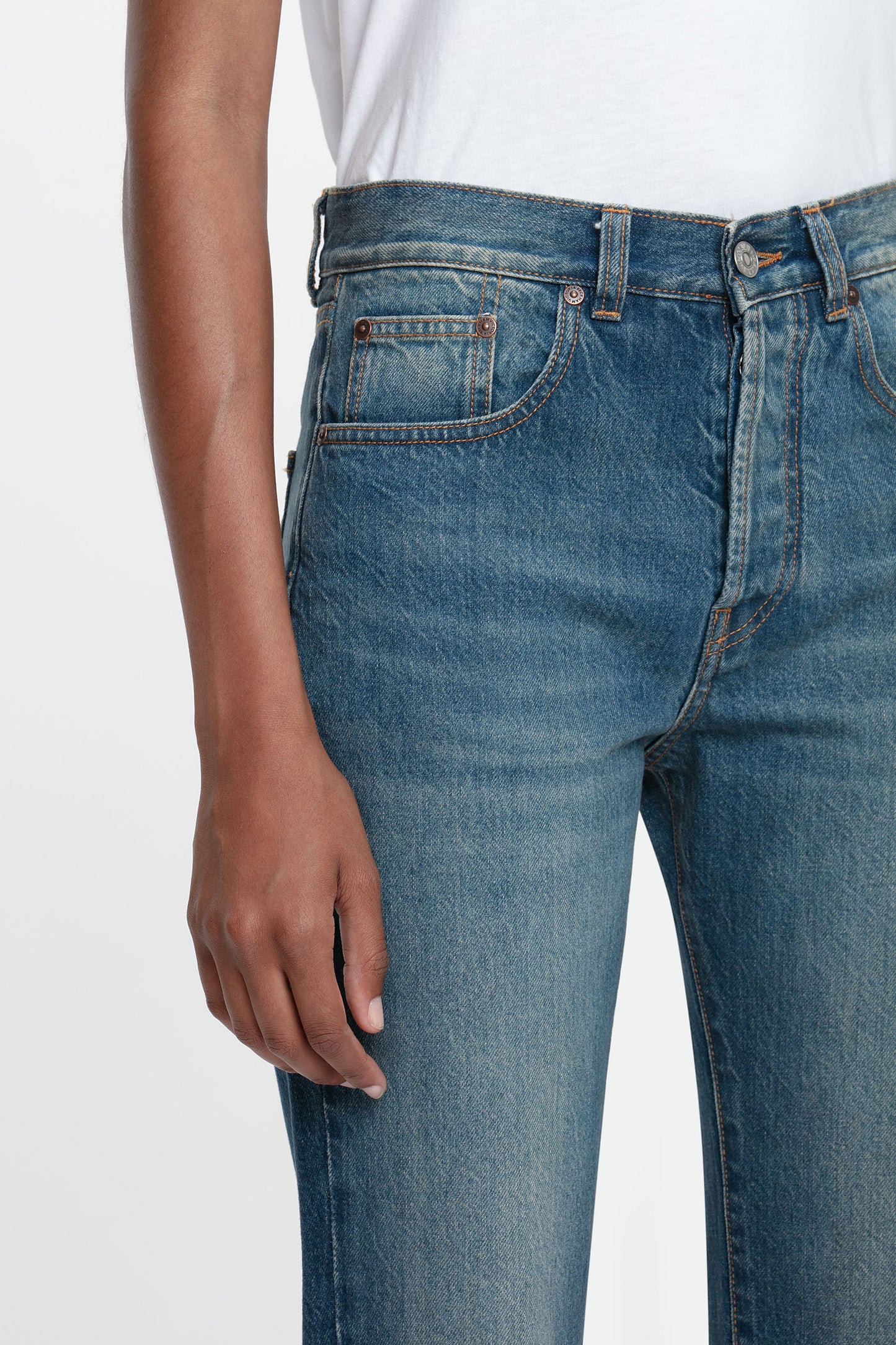 Victoria Relaxed Jean In Mid Blue