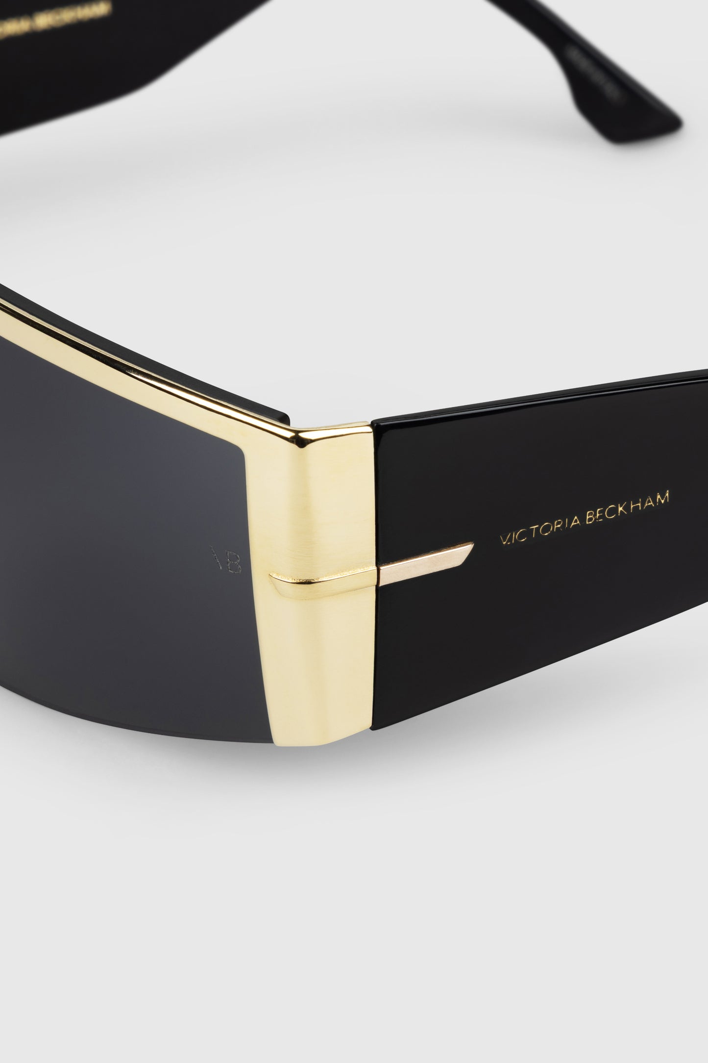 Oversized Mask Frame In Gold Black