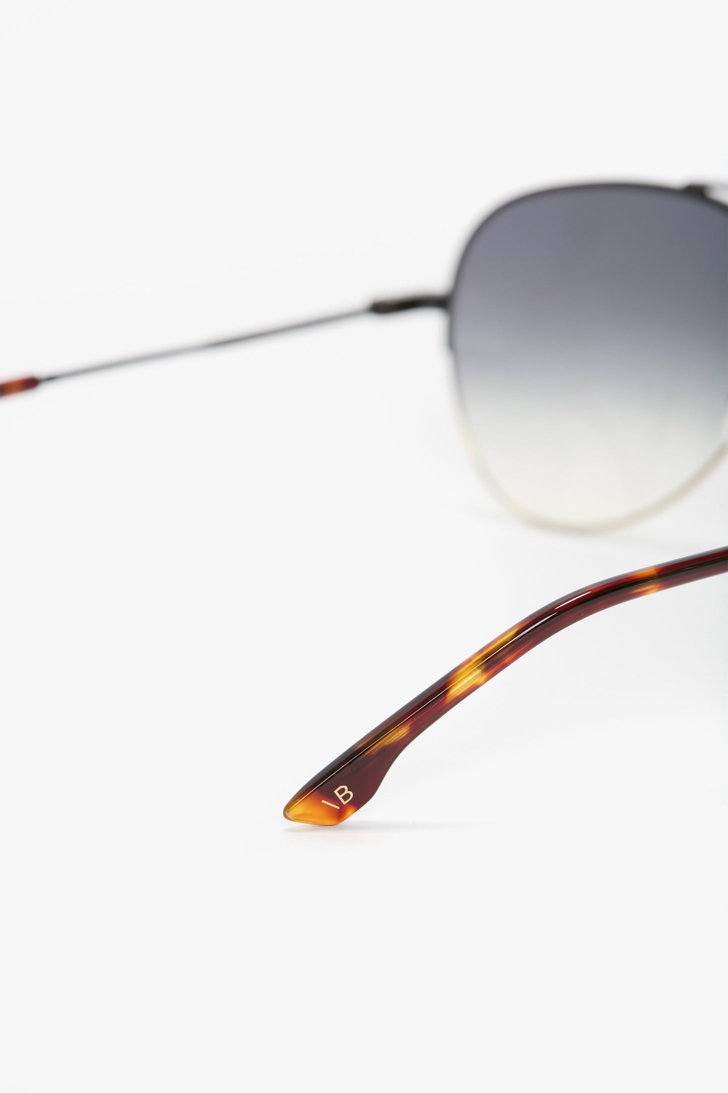Fine Metal Pilot Sunglasses In Gold Black