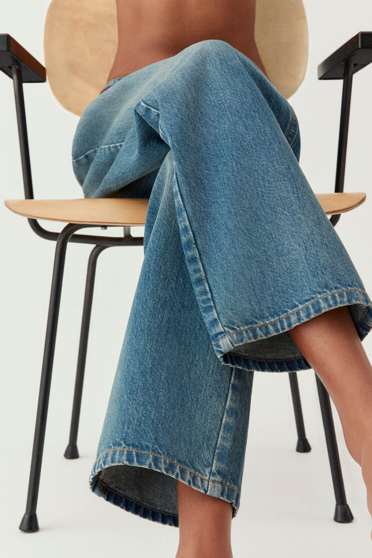Bernie Relaxed Jean In Mid Blue