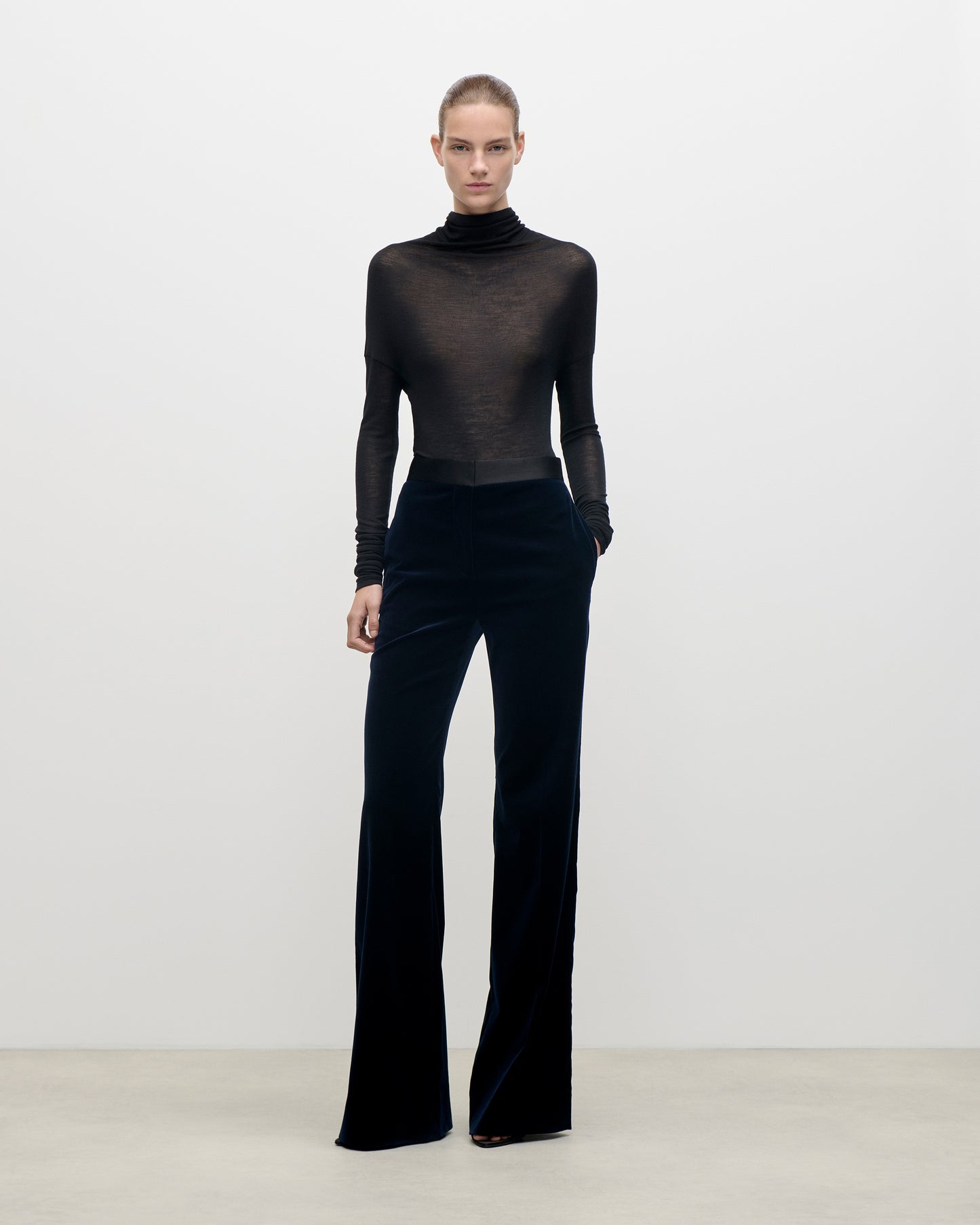 Alina Trouser In Midnight Velvet