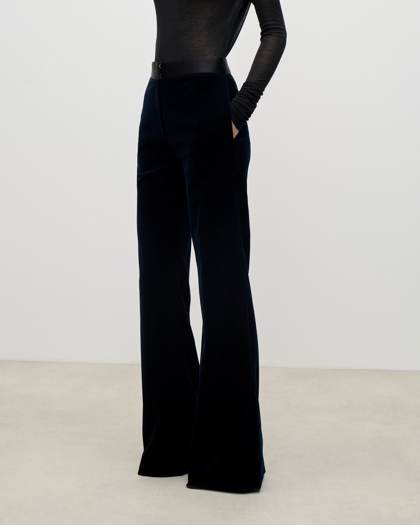 Alina Trouser In Midnight Velvet