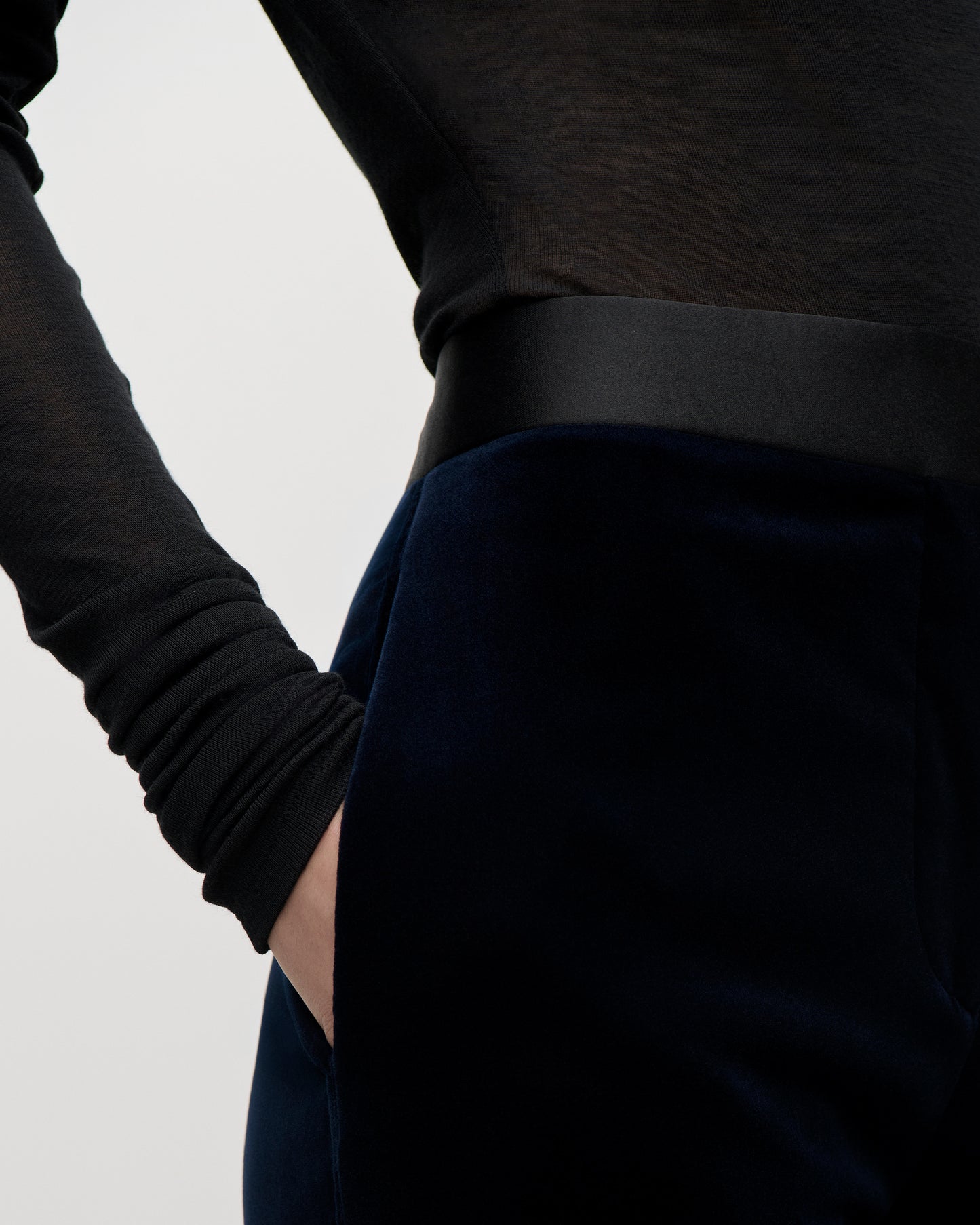 Alina Trouser In Midnight Velvet