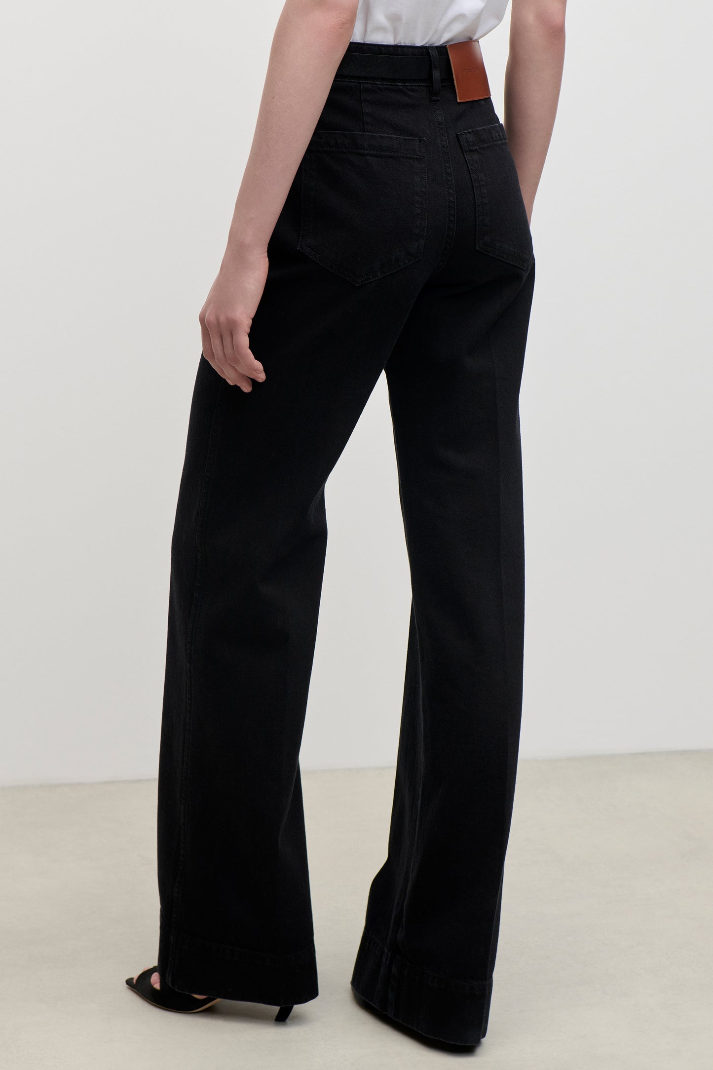 Alina Jean In Washed Black