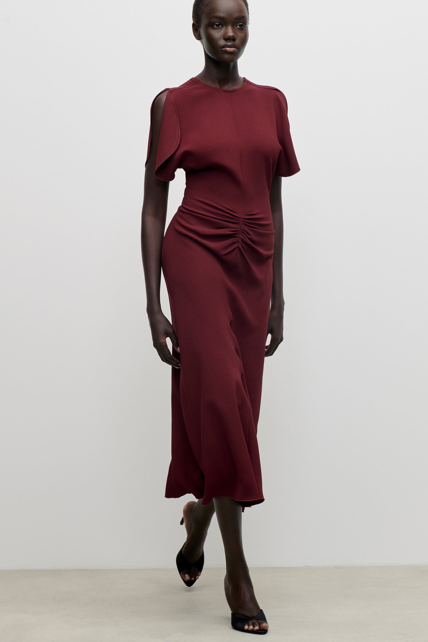 Victoria Beckham Bela Midi Dress In Burgundy - 4