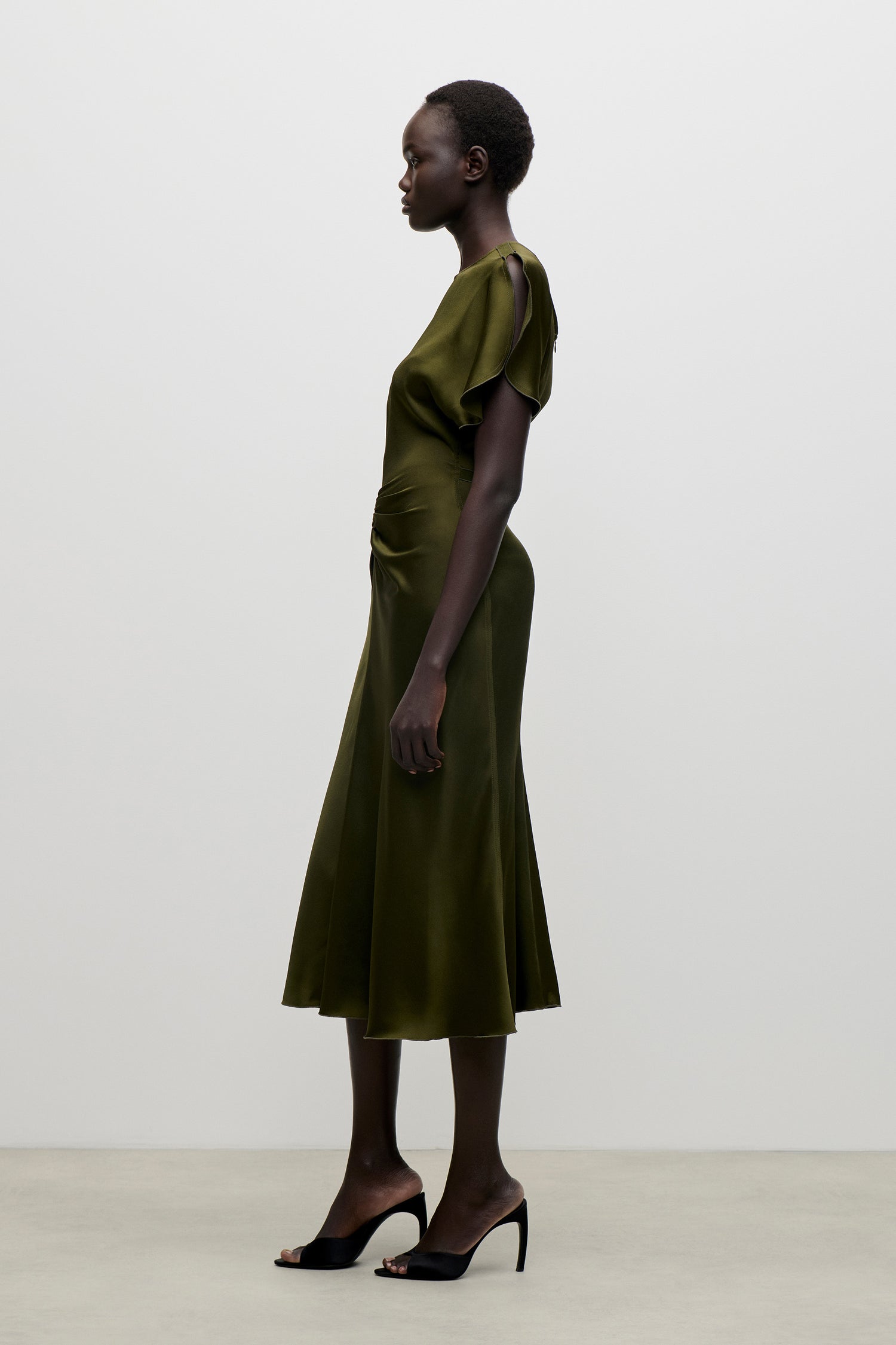 Victoria Beckham Bela Midi Dress In Green - 6