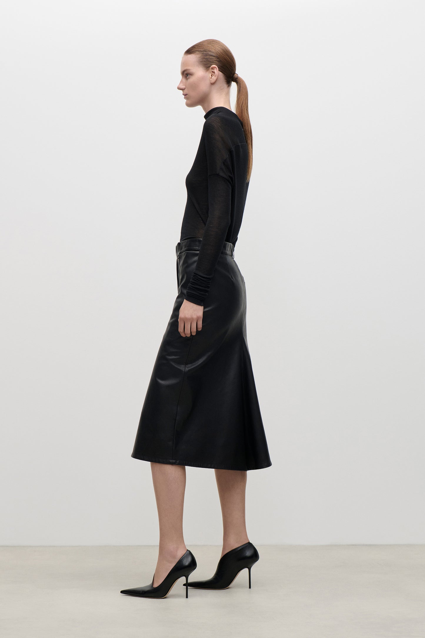 Kick Detail Leather Skirt In Black