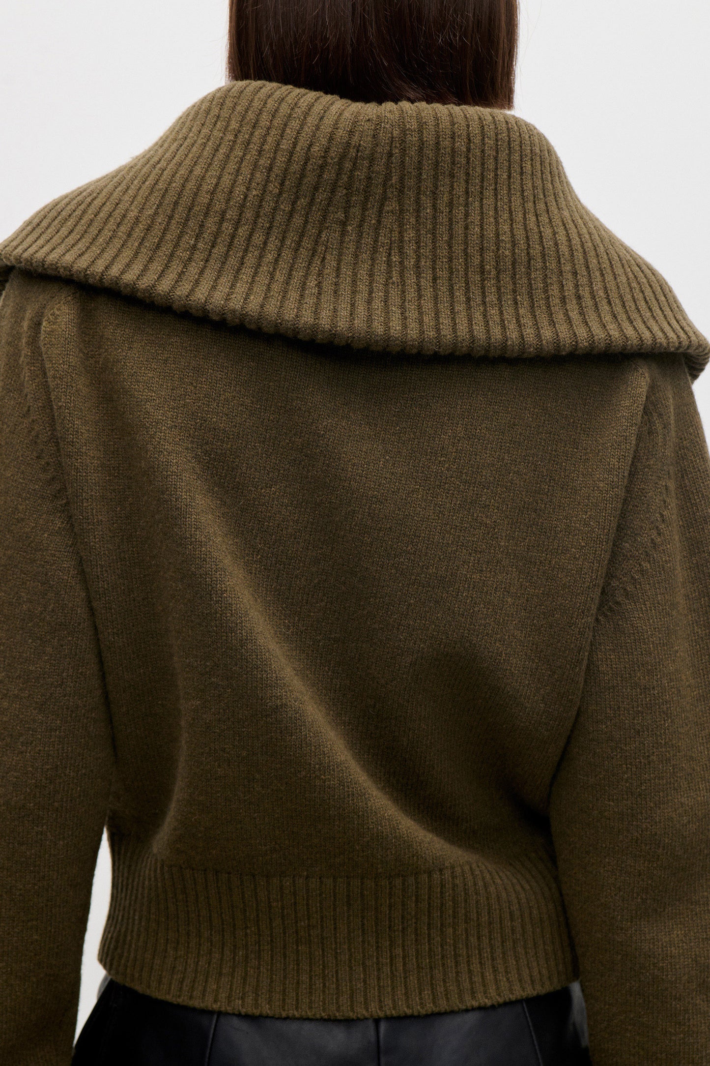 Wide Collar Zip Jumper In Green