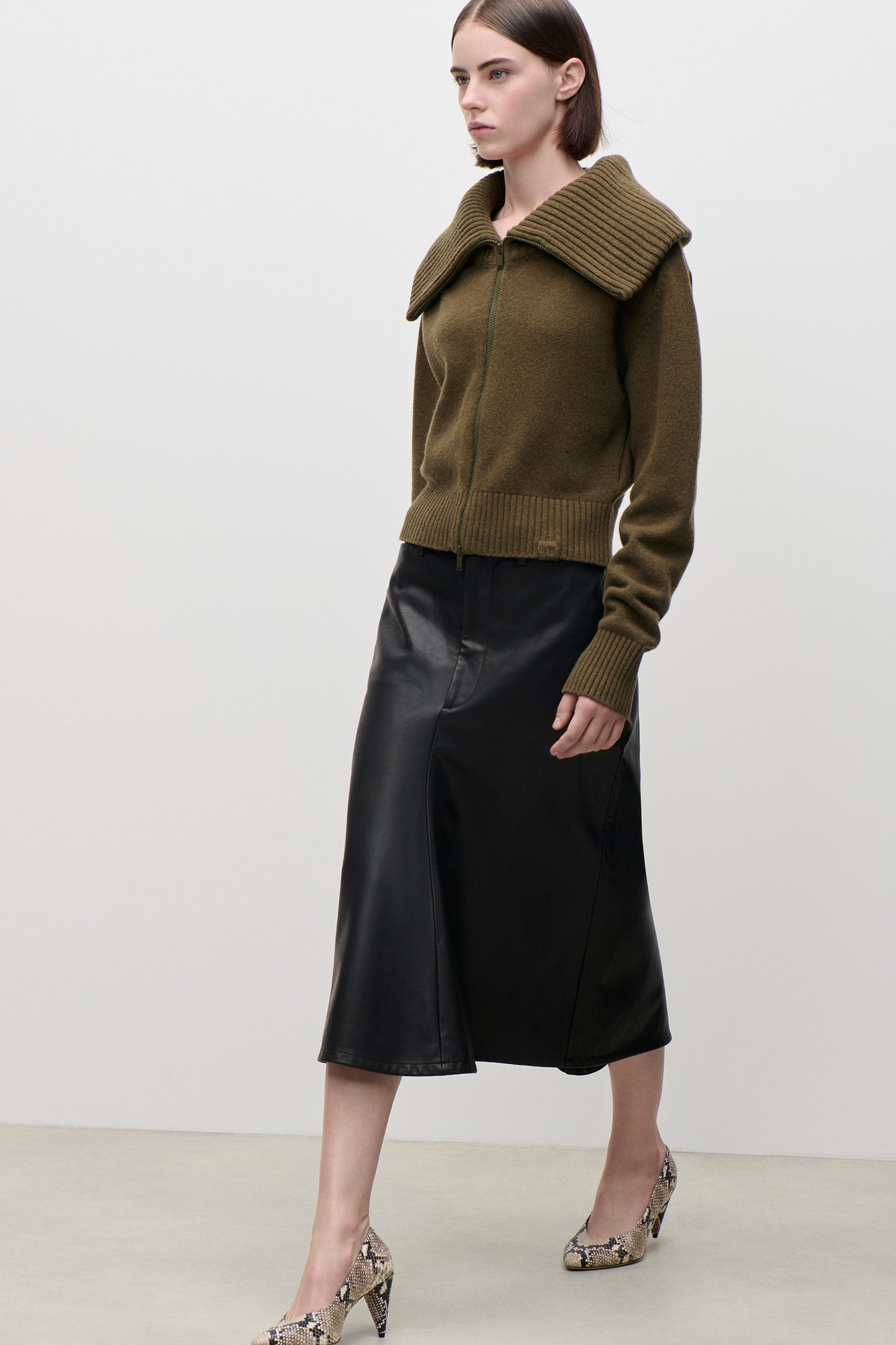Wide Collar Zip Jumper In Green