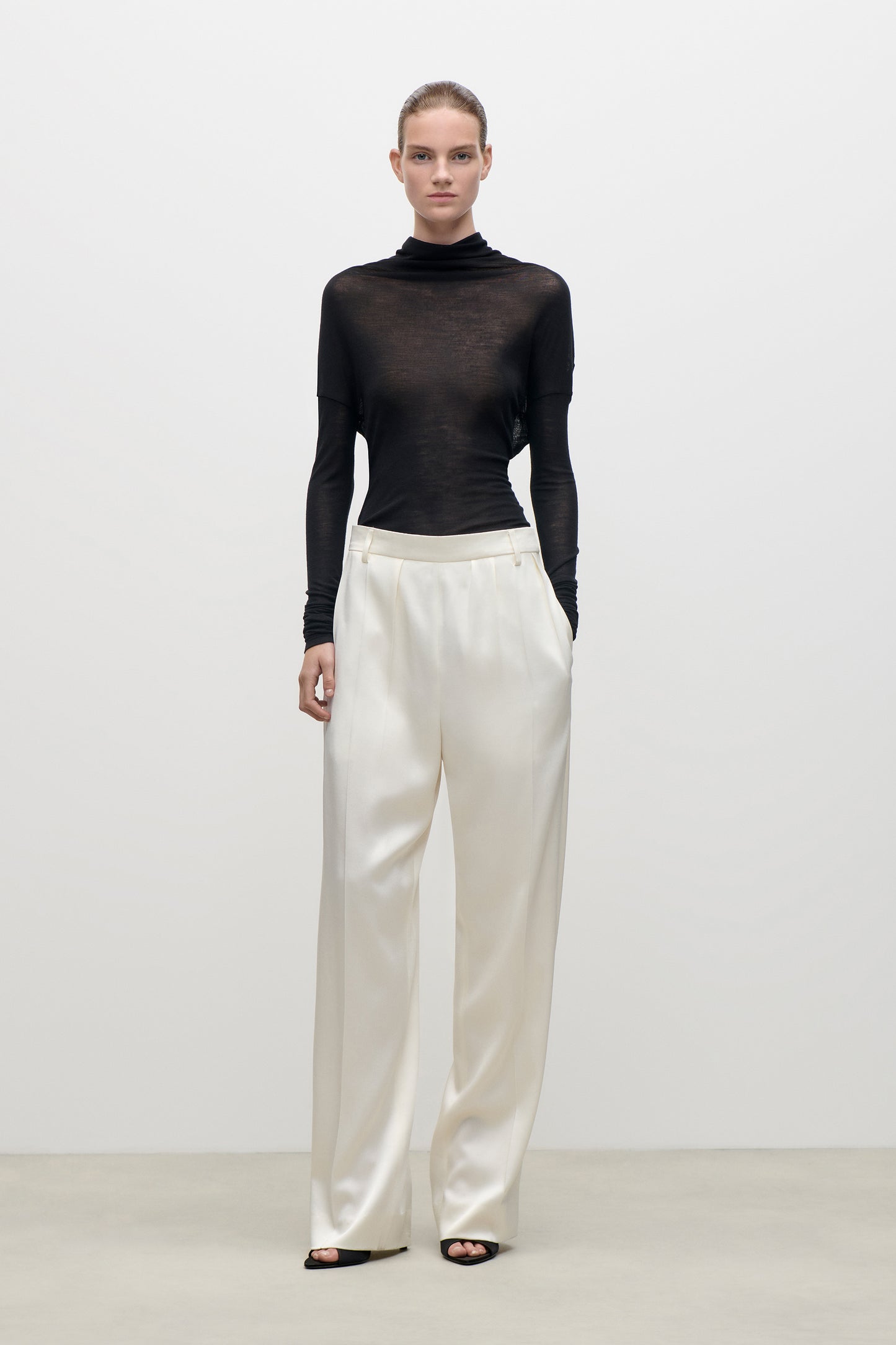 Relaxed Curved Leg Trouser In Ivory