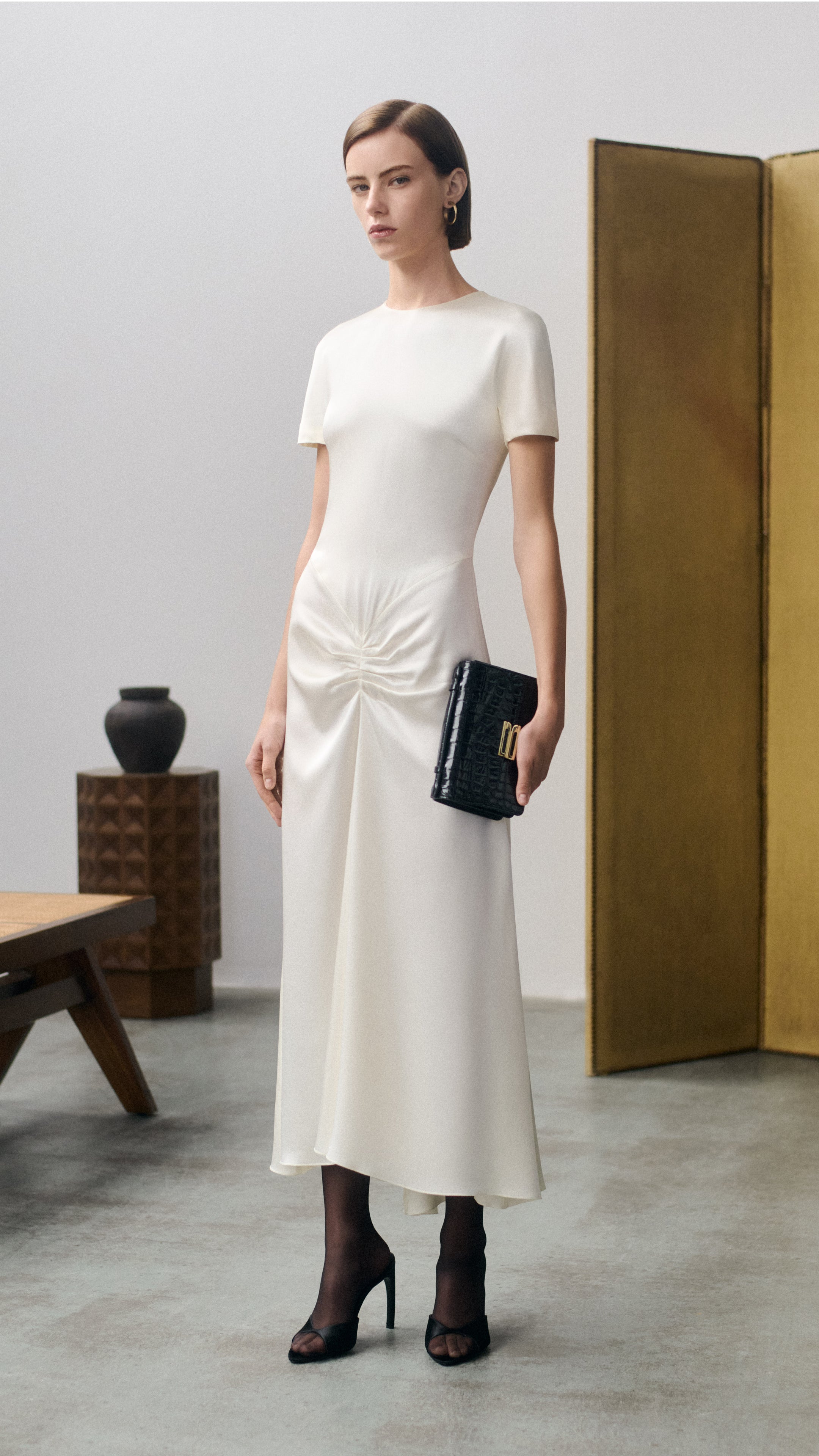 SS26 LOOK 1 – Victoria Beckham