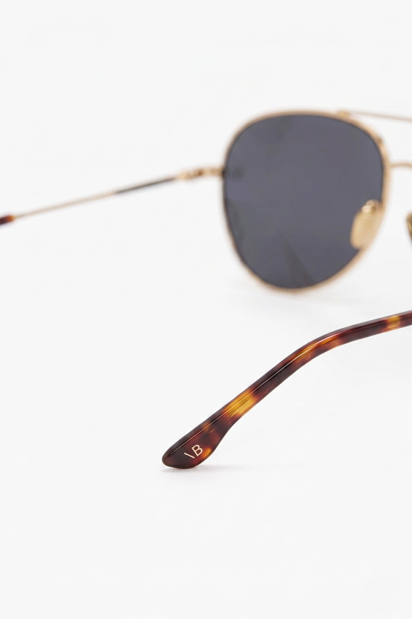 Fine Metal Pilot Sunglasses In Gold Black